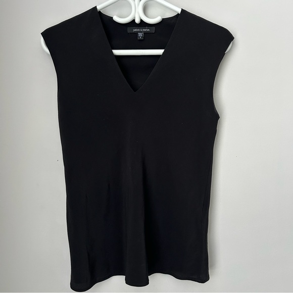 Judith & Charles Silk V-neck Top - Picture 2 of 8